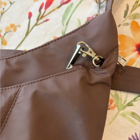 Travelon Crescent bag - Picture 3 of 13